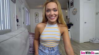 Mafana ny zaza nahafinaritra blowjob sy pussy fucking