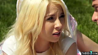 ���रुण सावत्र बहीण fucked अंदाजे बागेत उघडया मैदानातील