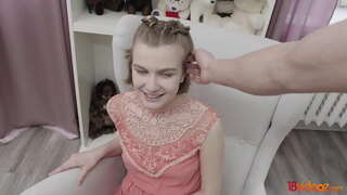 ���៨videoz-ពួកវាពៅ-នាប័ទ្មដូចជានាងផ្តល់ឱ្យគាត់មួយដ៏អស្ចារ្យ blowjob ត្រេកត្រអាល