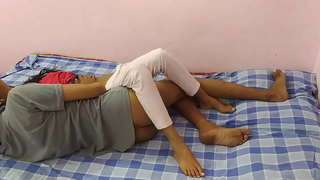 Ť�学少女が起きるロマンティックに黒のランジェリー