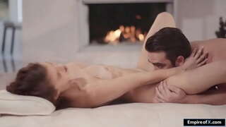 Một nhân viên liếm sau đó cô quản lý