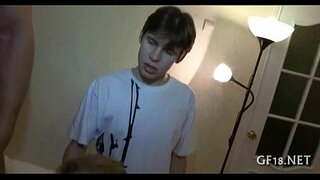 Изопачена spectacled човек држи рака