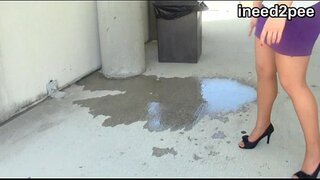 Ineed2pee omorashi &amp;amp; પેન્ટ રત્નને ભીનાશ પડતી પડદા પાછળ 31