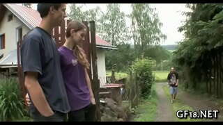 ���ે બાળક વિશાળ પગ ફેલાય ખોલો