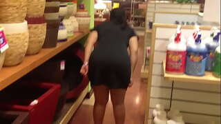 Kolonia siña tonto i solo den tienda