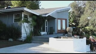 üvey anne s olduğunda onu baştan çıkarıyor.