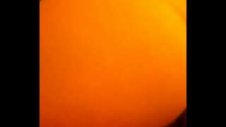 γαμώτο, ενώ οι γονείς της είναι στο άλλο δωμάτιο