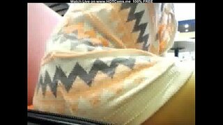 Грудаста Красуня Блондинка В Окулярах У Громадському Кафе