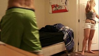 Девојка јава