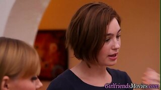 Busty ungdoms licks lesbiske