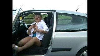 Грудастая аматарскія Джорди міргае ў грамадскіх