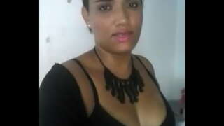 Тэр гарч явсан түүний найз нөхөд, үлдсэн эхнэр дэггүй гэртээ галзуугийн халуун