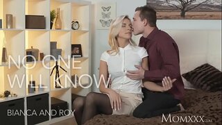 ���ોનેરી ઓફિસ બોસ પ્રસન્ન છે તે પર cheated પતિ સાથે ઓફિસ જે.