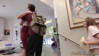 مادر همدم&amp;#039;s دختر خواهر و برادر مطالعه و خورد