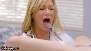 Adolescente Esguichos Todo Hot &amp;amp; Peituda Lesbianas Médico