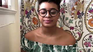 Диванышты мотор пӹтӓрен Негритянка