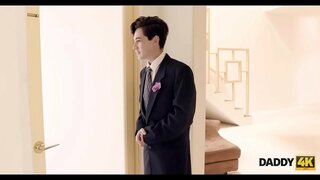 DADDY4K. Φοβερό σεξ σκηνή με τον γέρο πατέρα, και του s.'s όμορφη νύφη
