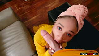 El meu estrany stepmom Cali Lee deepthroats el meu gran dick després overhearing mi al telèfon