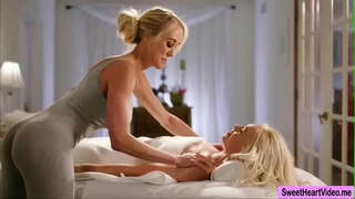 MILF Brandi Kärlek hjälper henne att Kunden Lyra Lagar fitta nå orgasm