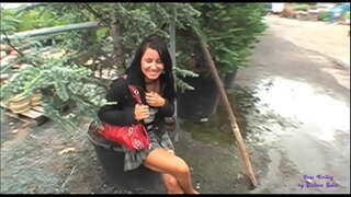 در مهد کودک, فاحشه, اجازه می دهد خودش بود با لذت